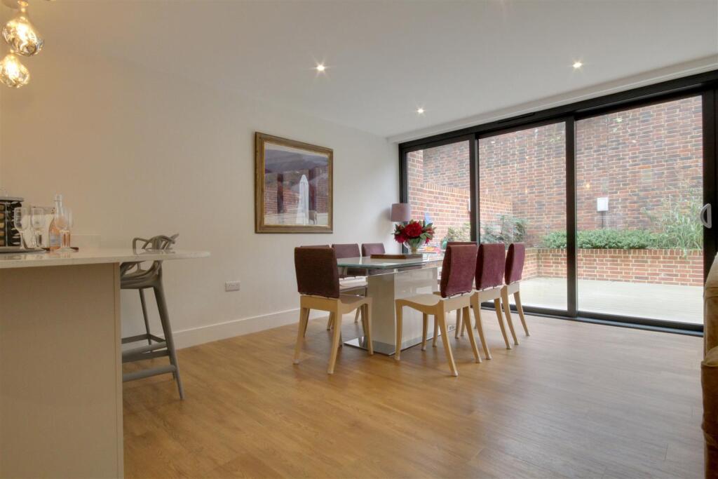 Dining room .jpg