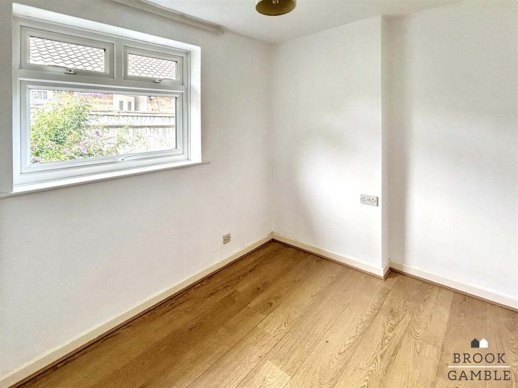 01323 438506