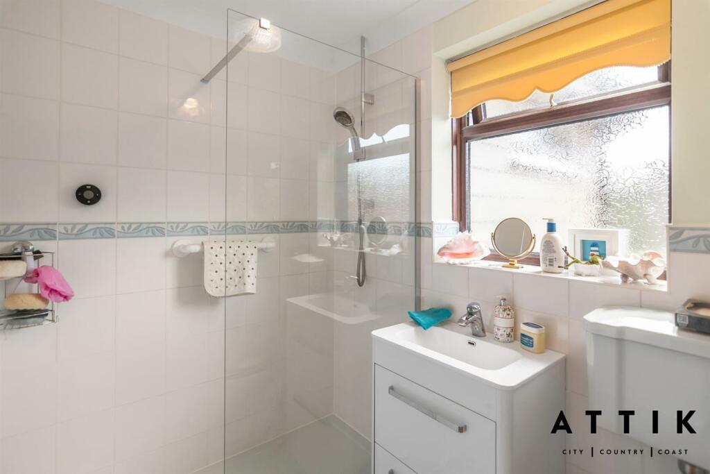 27 Dakings Drift halesworth IP19 8TQ (14).jpg