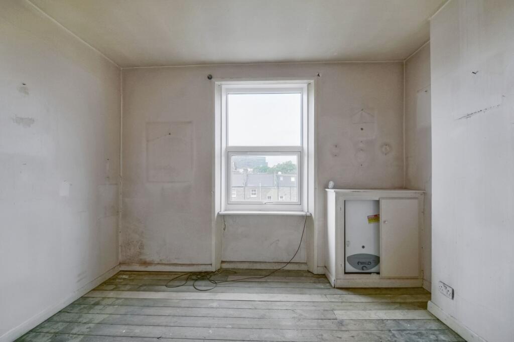 46E Barons Court Road, Barons Court, London W14 9DU