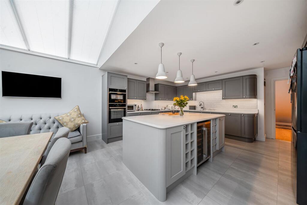 Kitchen-dining-Family Room.jpg