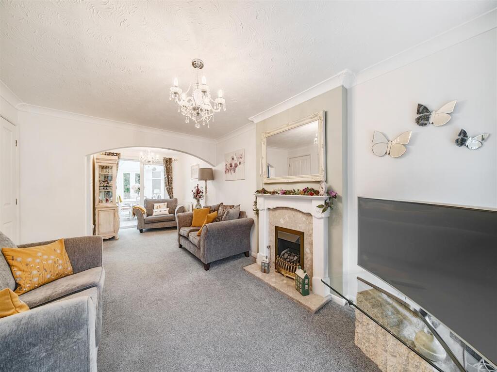38 The Oval, Caolville