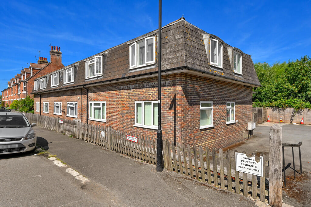 f1-telford-court-...