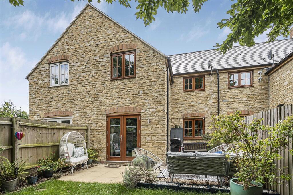 6 Reindeer Court, Potterpury (21).JPG