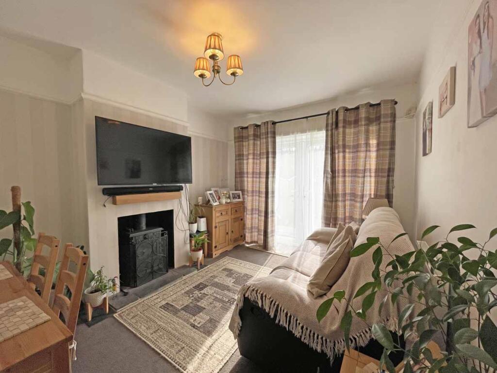 Laira Park Road 31 - New Lounge 2.jpg