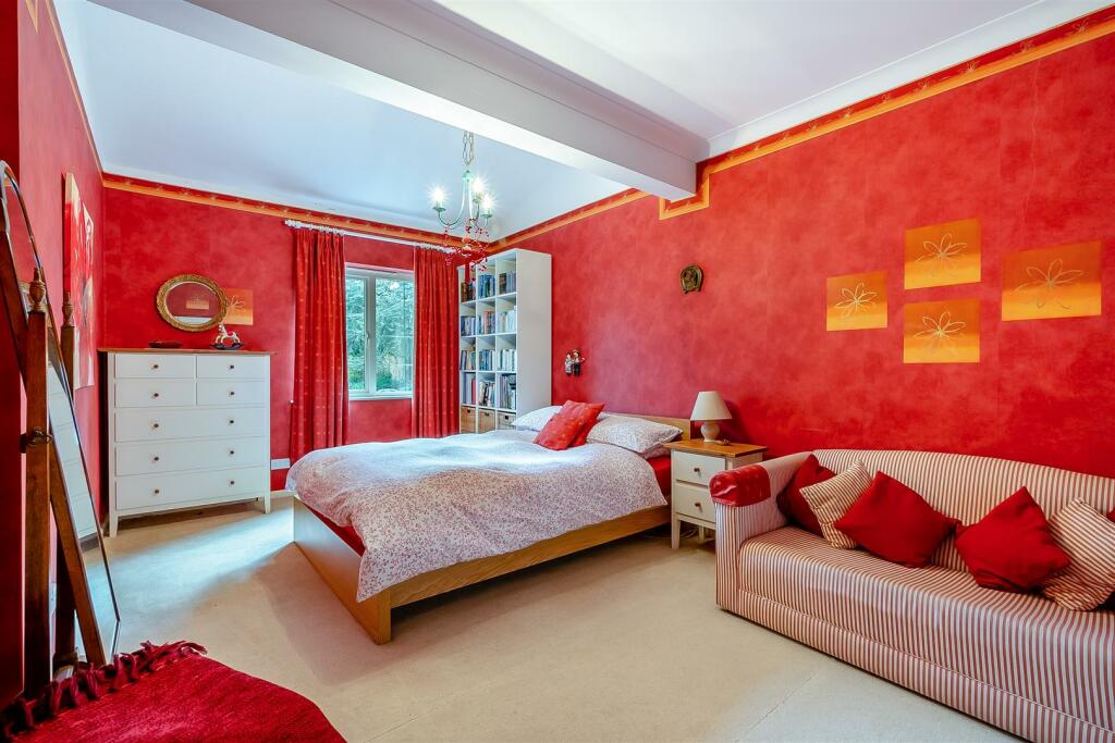 8588075-interior29.jpg