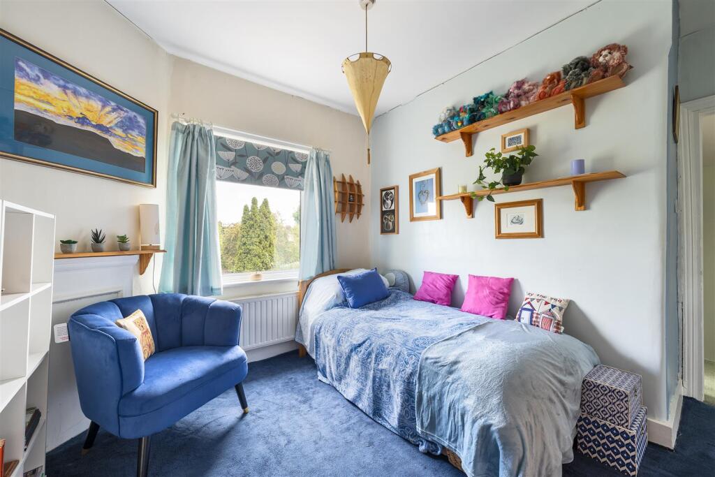 Whitehall Gardens, E4