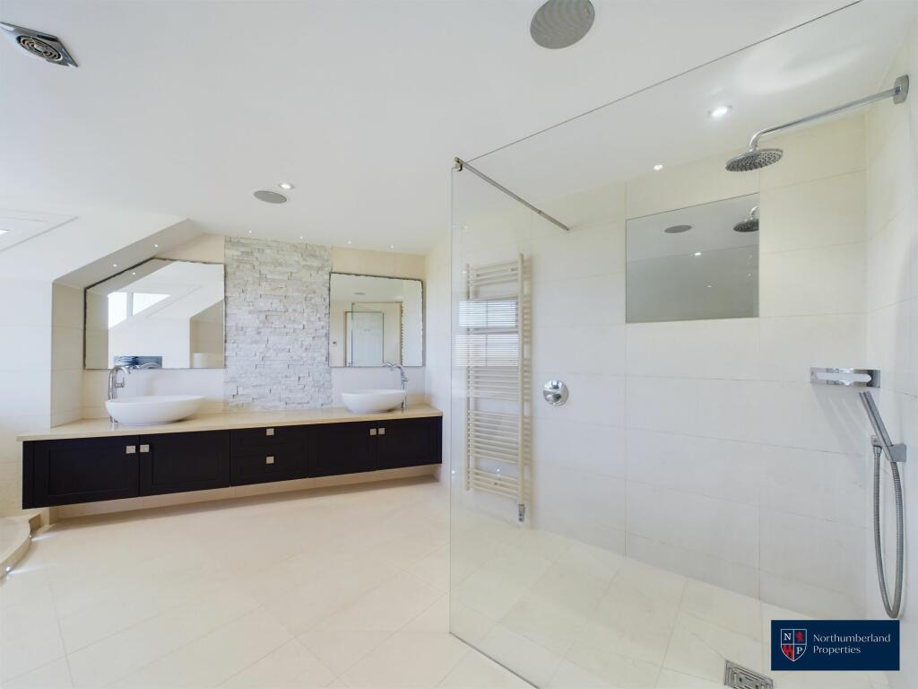 Primary En-Suite