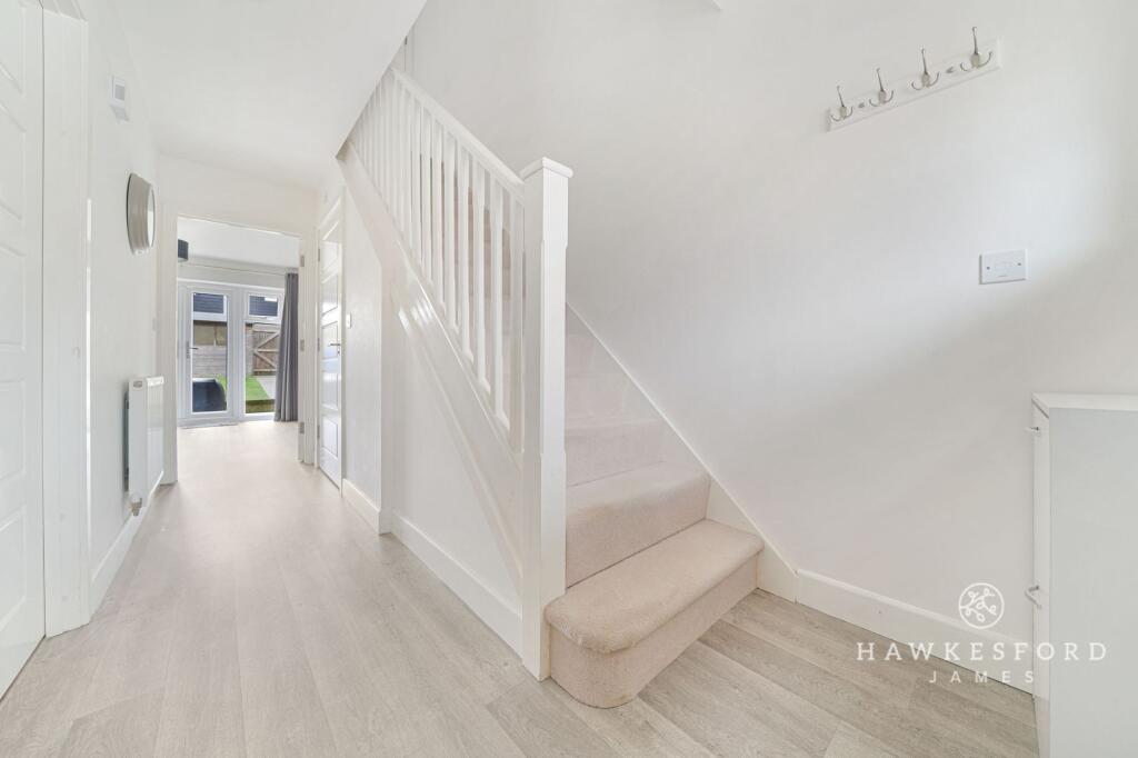 Housson Avenue, Sittingbourne - Entrance hall