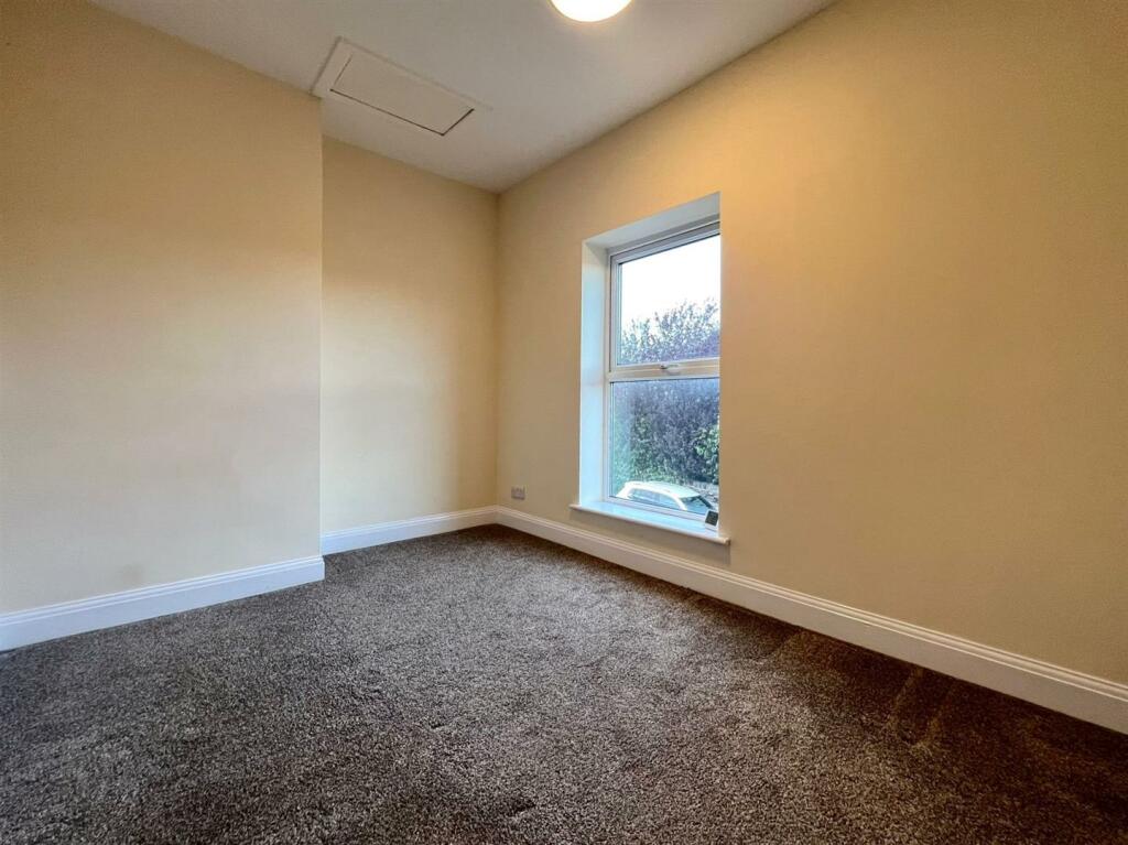USE bedroom 2 (5).jpg