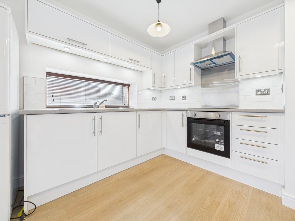 CAM04273G0-PR0094...