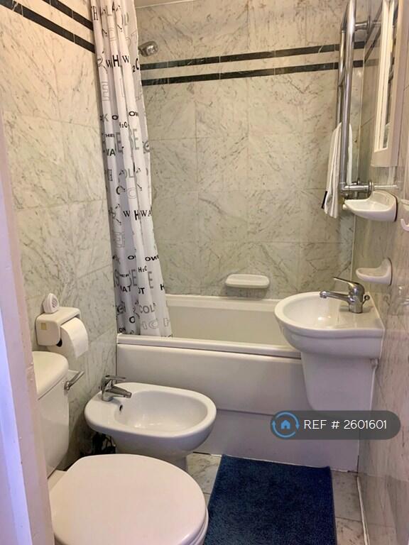 Bathroom 1 (En-Suite)