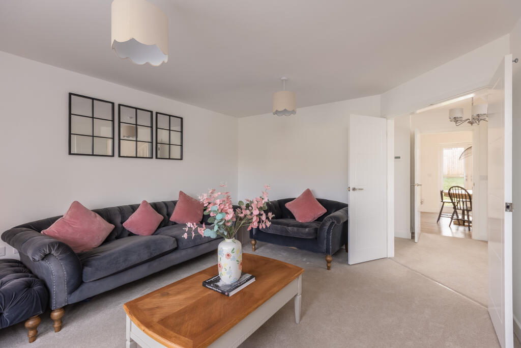 Laurel Court 25 Lounge-2