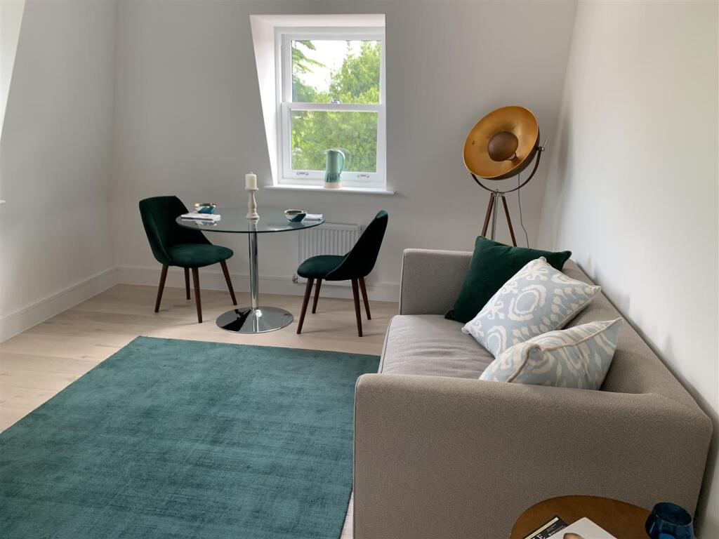 Flat 14 St Marks - Living_Dining Room 2.jpg