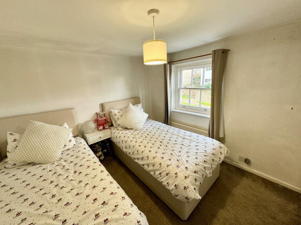 BEDROOM 2