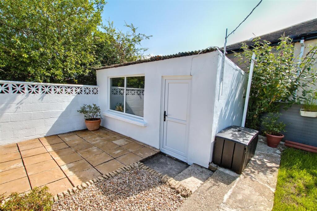 Garden store shed