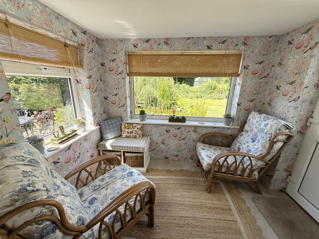 Rear Snug / Sun Room