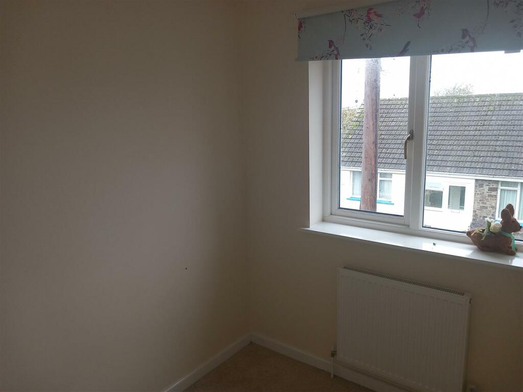 1 Kiln Close Bed 3.jpg