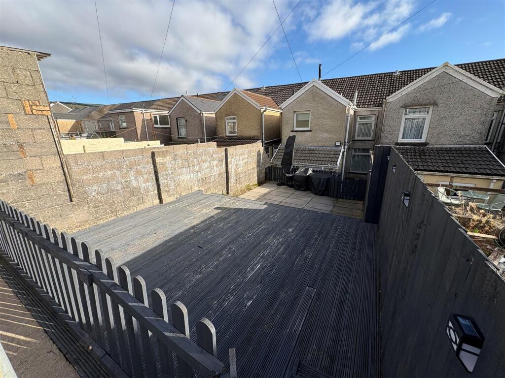 Rear Garden f.jpg