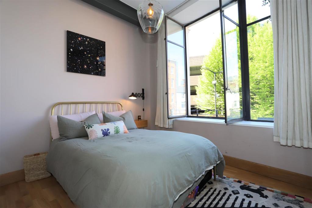 Bedroom 2.JPG