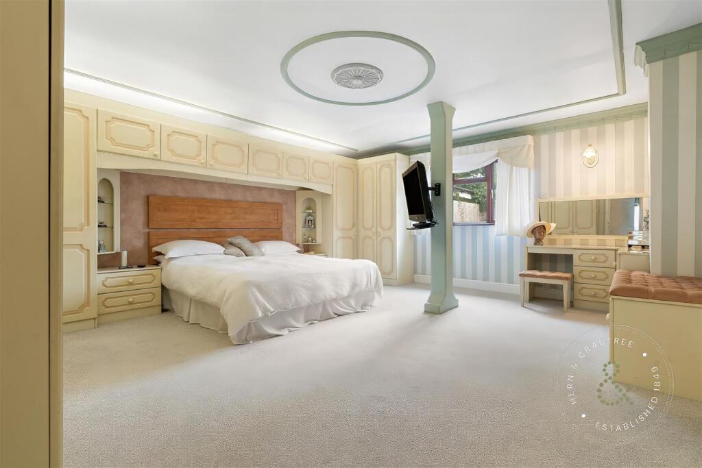 Catherine Drive, Hern Crabtree (1).jpeg