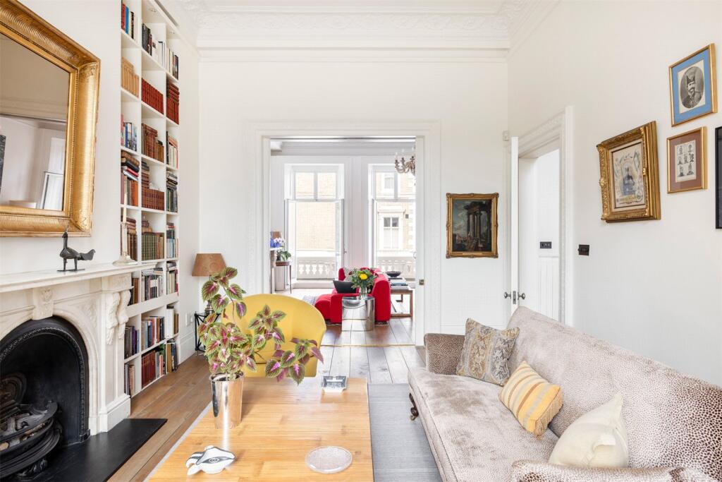 Sitting/Dining Room