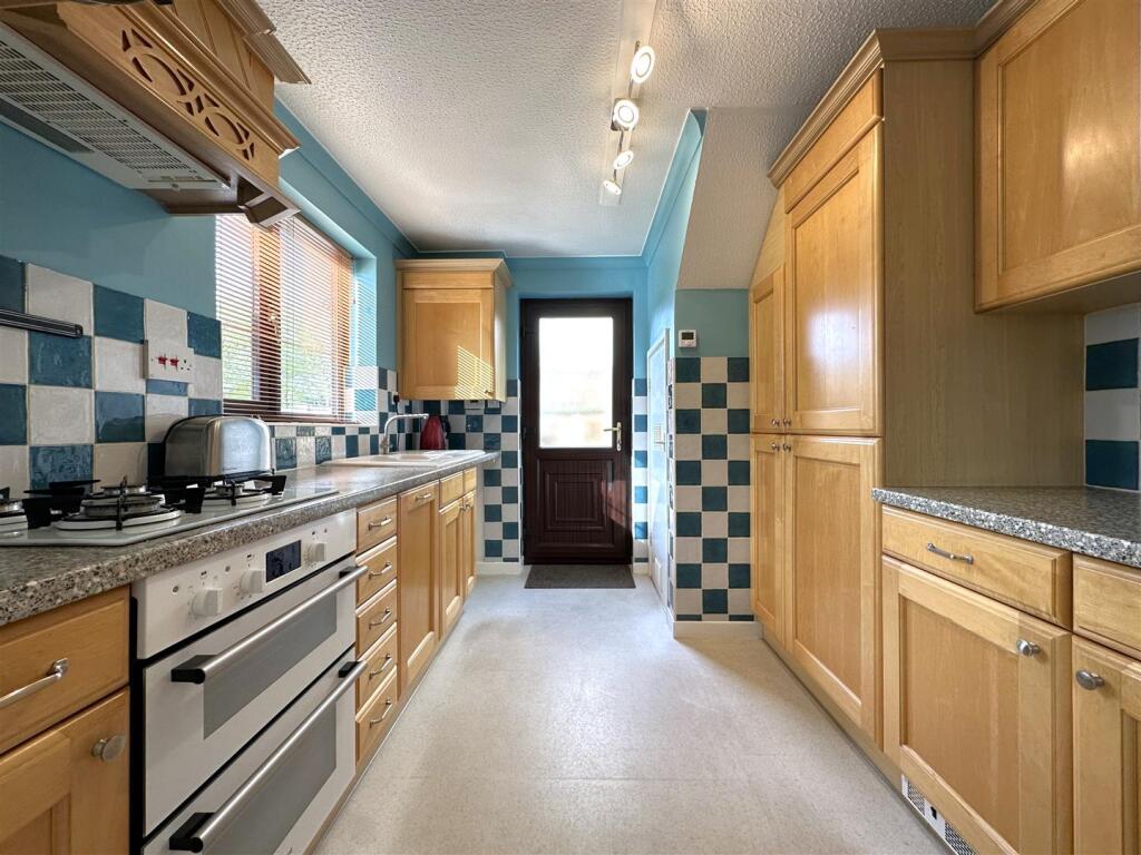 Well=-Appointed Kitchen 484