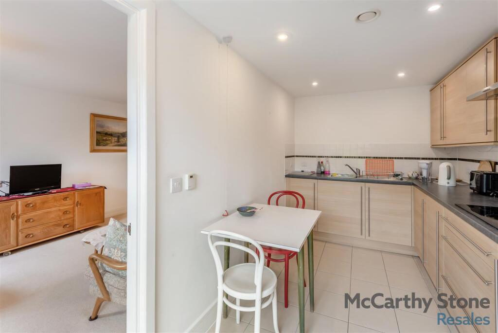 8660512-interior06.jpg