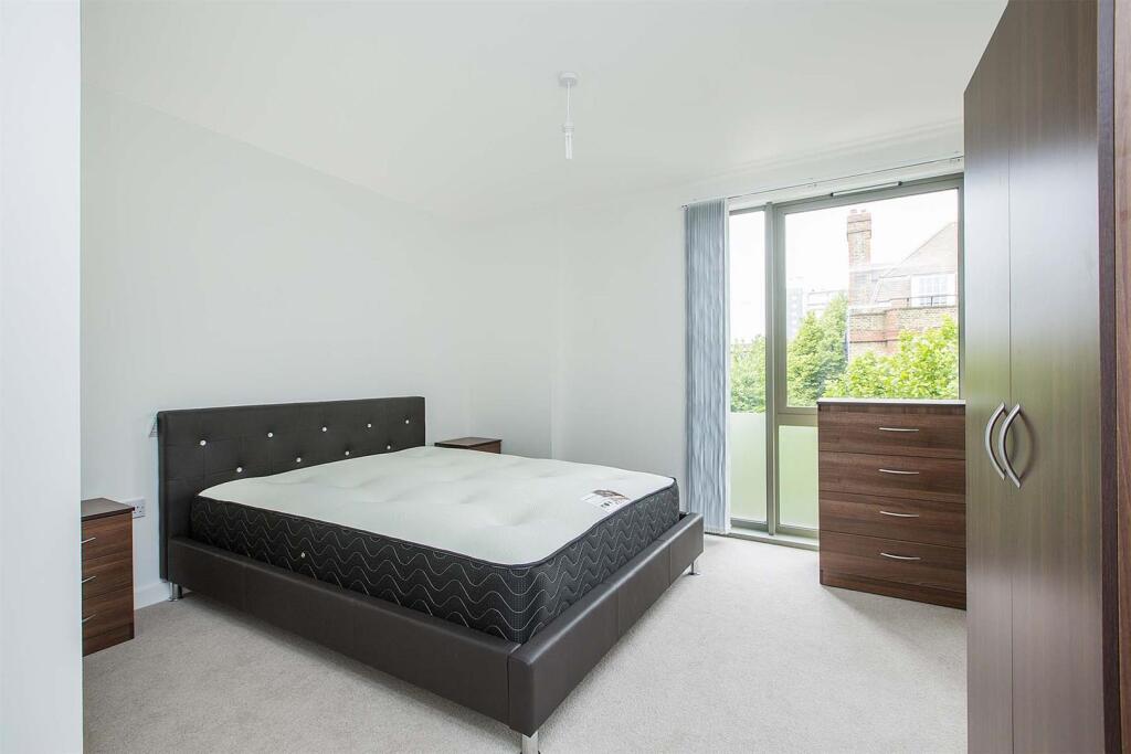 27 Bedroom.jpg