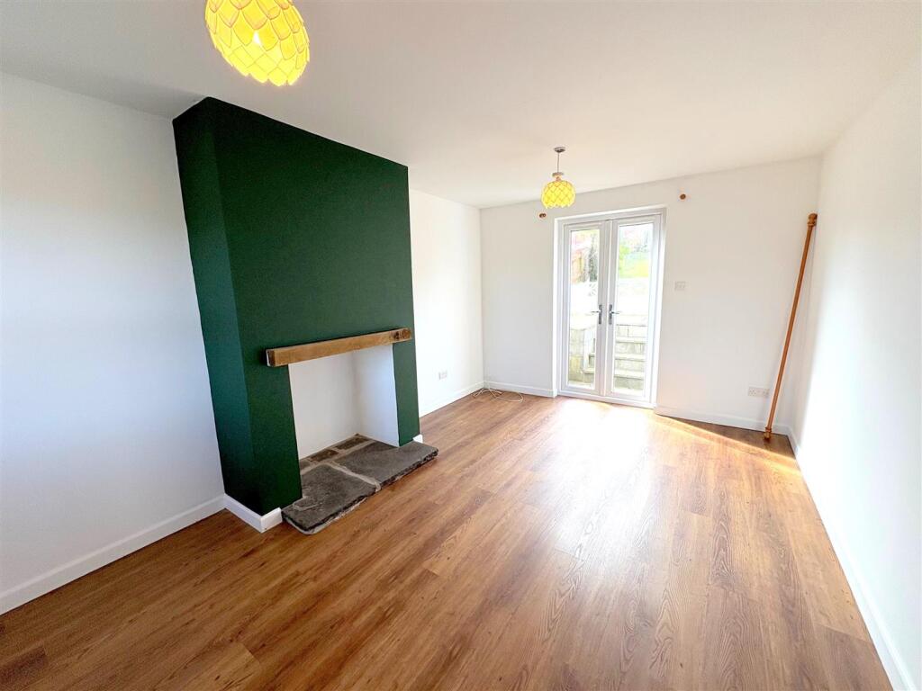 Lounge a.jpg
