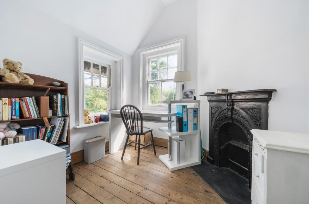 1296551-683043789...