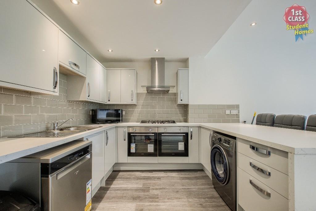 Kitchen/ Living Room