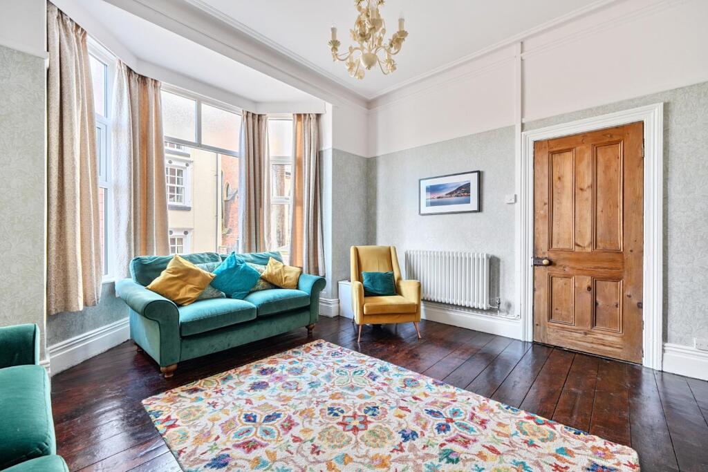 Lounge with bay window.jpg