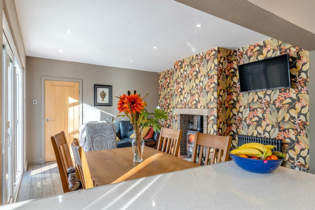 8584070-interior21.jpg