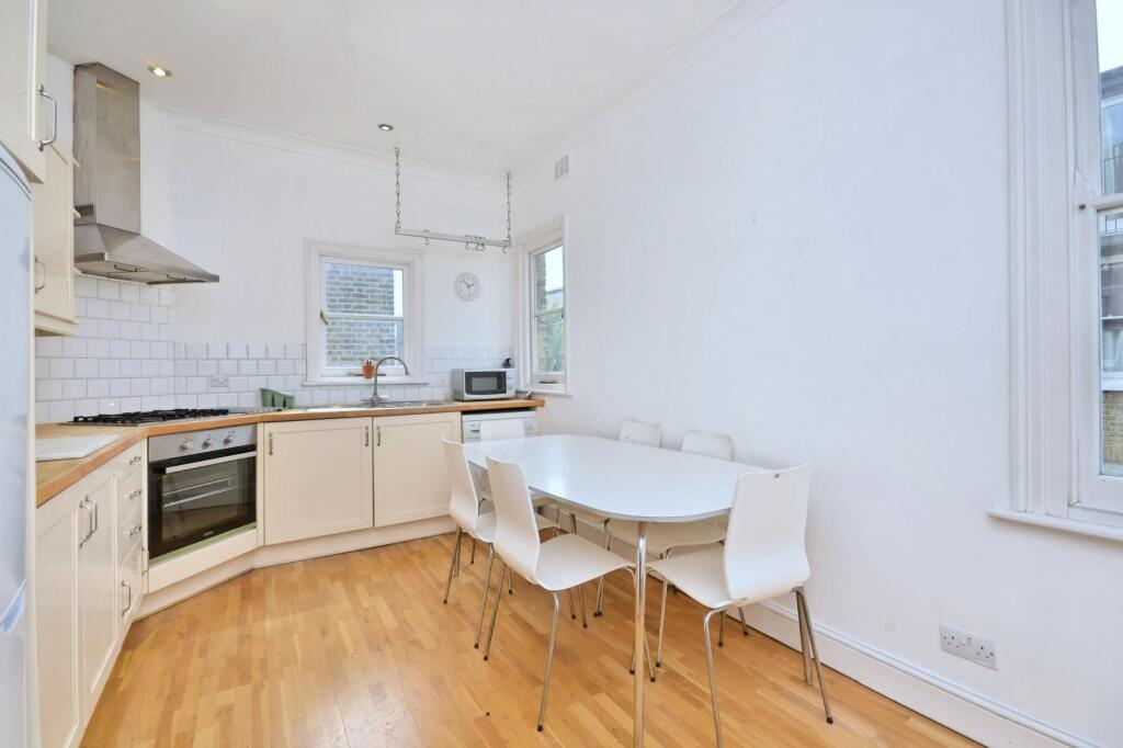 Cleveland Avenue, Central Chiswick, W4