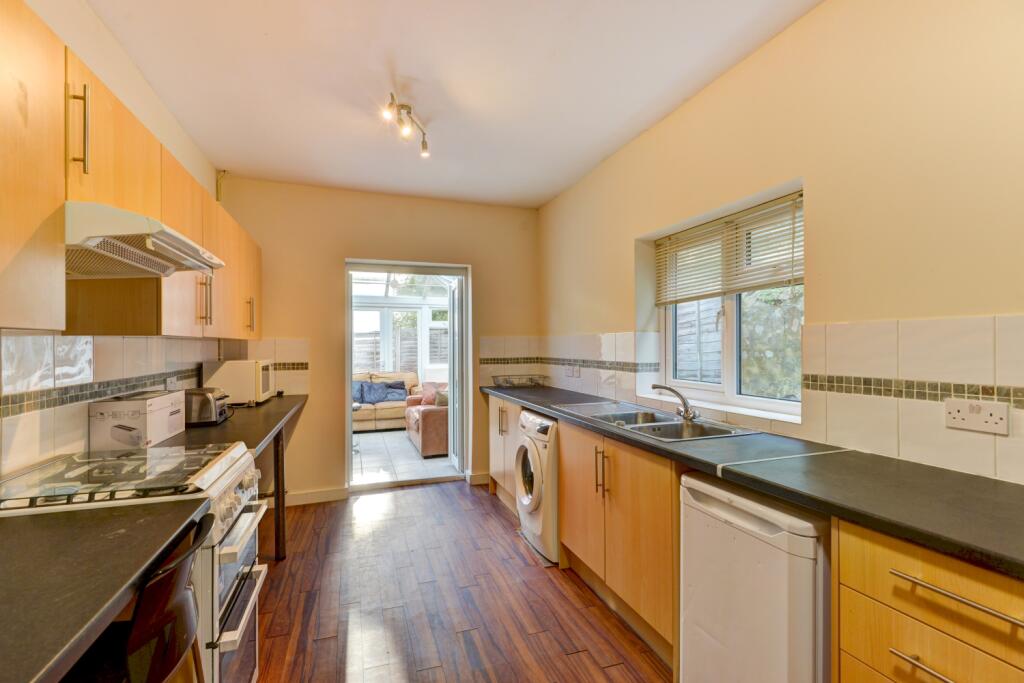 84 Brading Road Kitchen