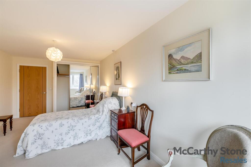 8641860-interior10.jpg