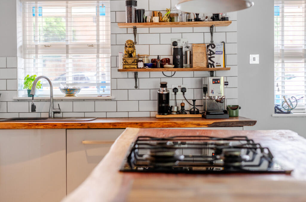 1313894-18-685ad0...