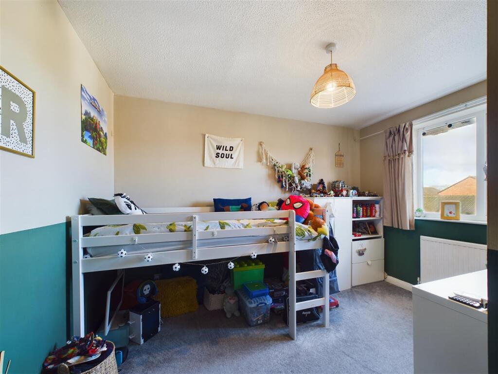 BEDROOM 2
