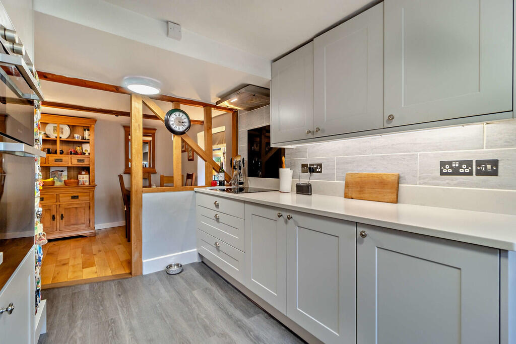 8618375-interior0...