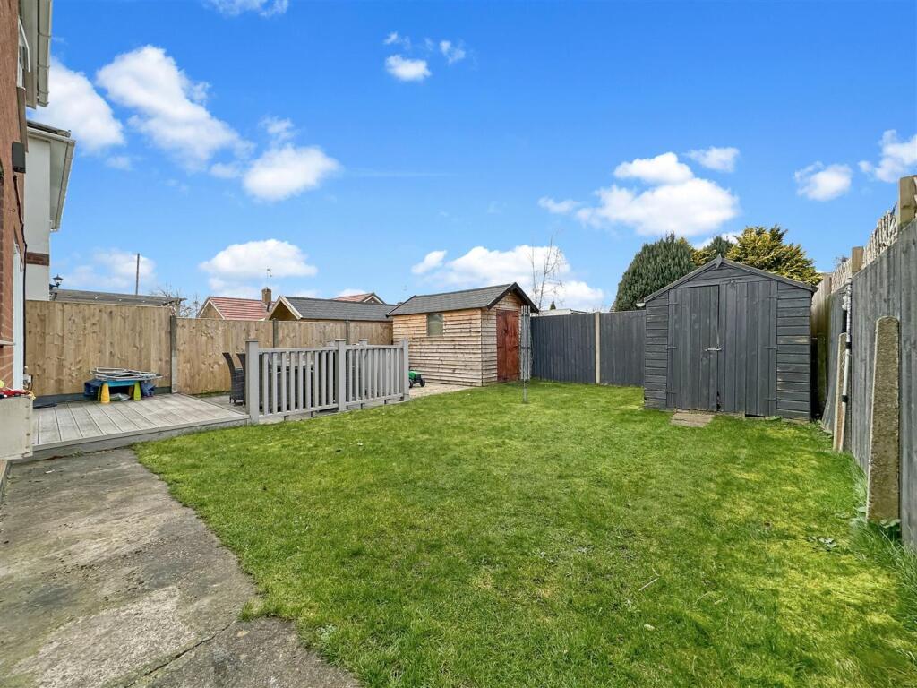 Delightful Enclosed Garden 636