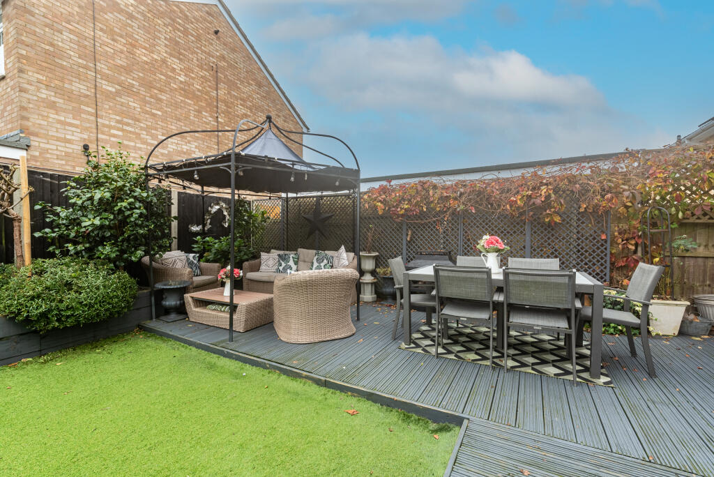 12AyleshamWay-33_bluesky