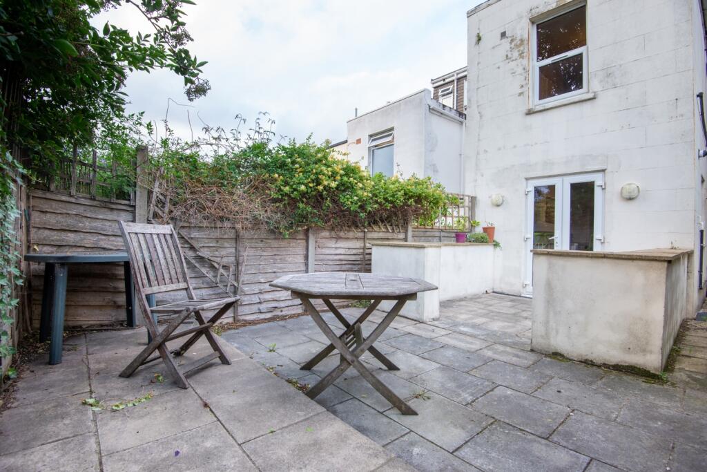 97 Bonchurch Road Outside Area