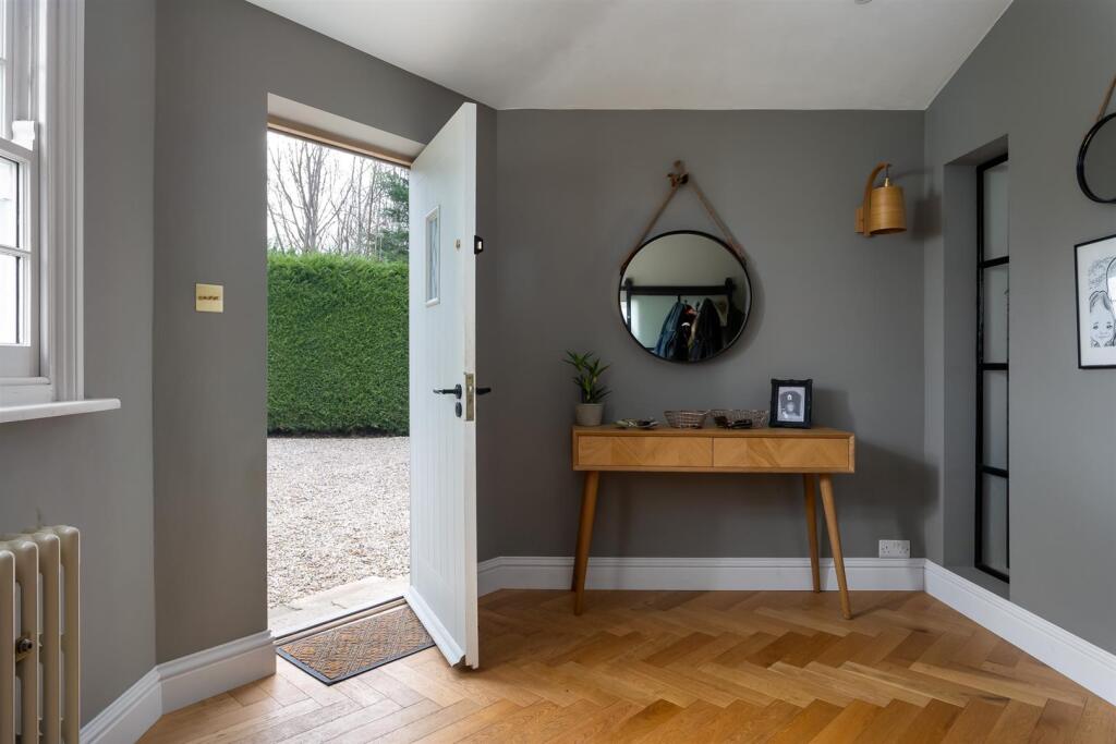 12 - Tynings House - GL51 4XF - Web.jpg