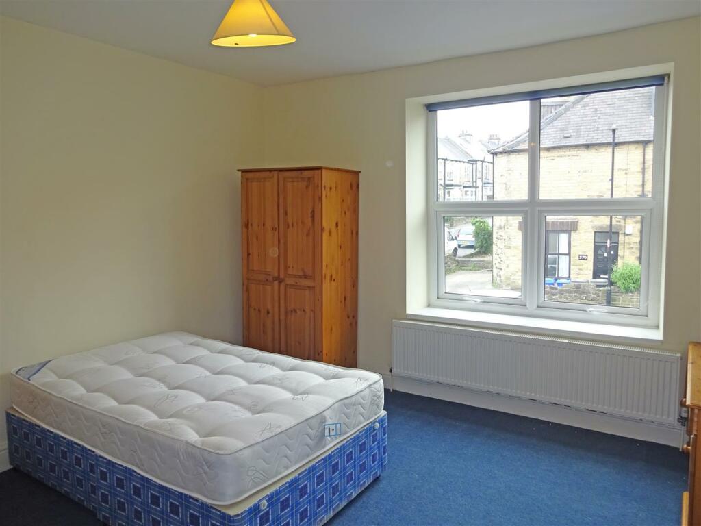 Bed 5.jpg