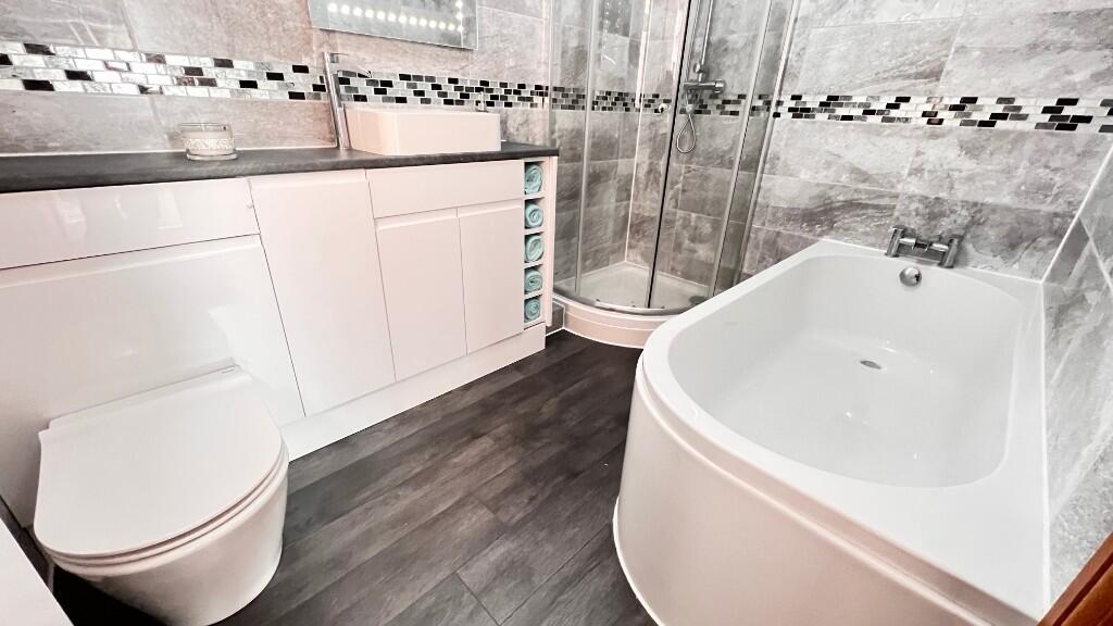 Bathroom/Shower/w.c.