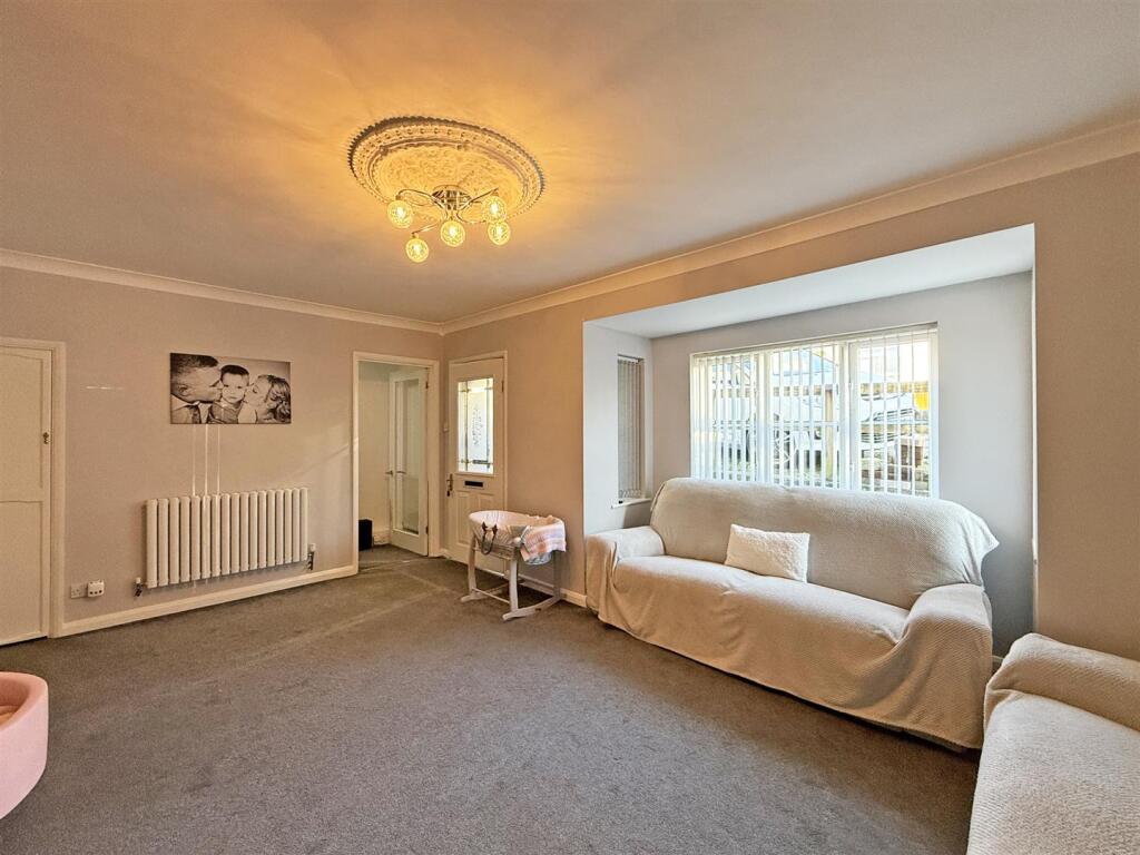 Dryburgh Crescent 22 - Lounge 3.jpg