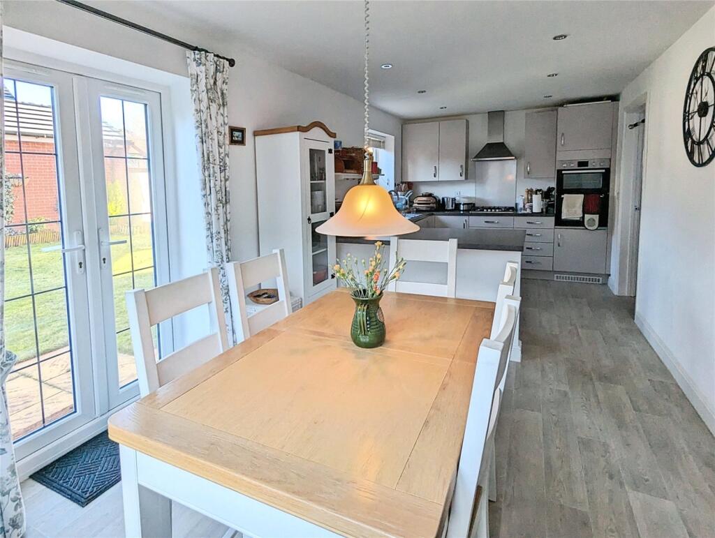 Dining/Kitchen