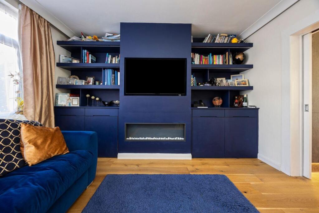 Easthill Drive 40 LOUNGE 2.jpeg