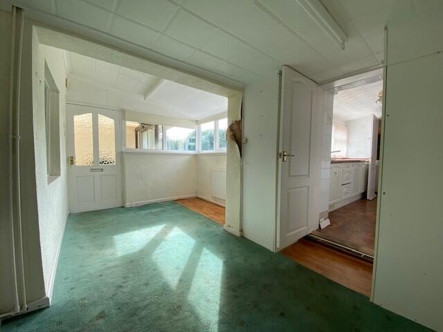 DINING ROOM T202510021312.jpg